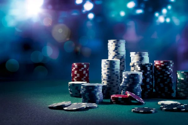 Betting action sequence in Ceme Online round